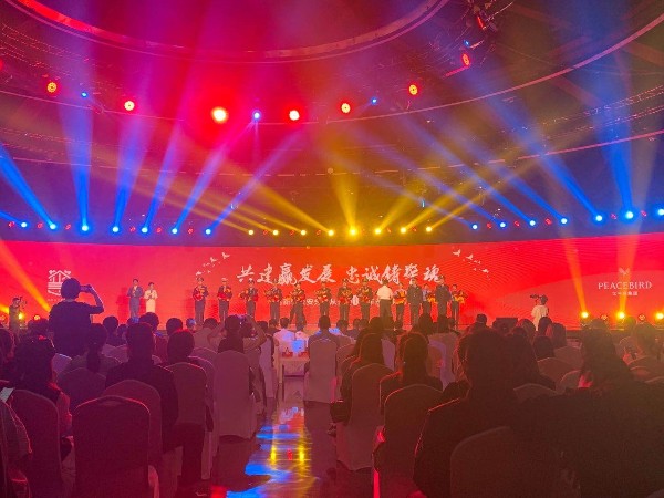 鑫禾舞美告知怎樣才能租到性價比高的設(shè)備？