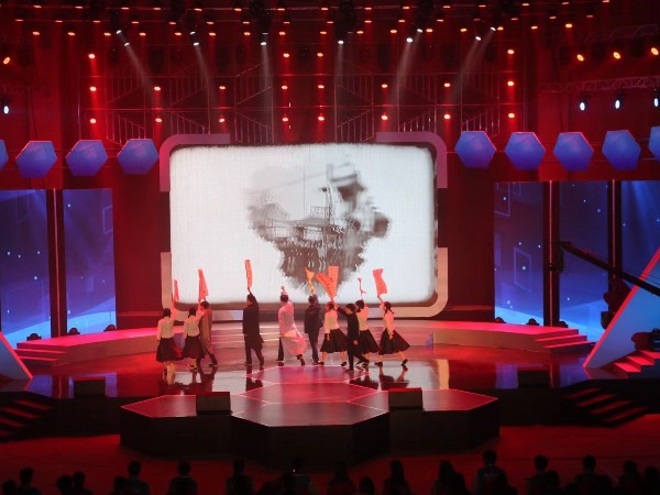 如何搭配舞臺(tái)音響設(shè)備租賃公司來(lái)幫忙