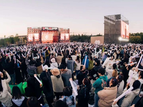 鑫禾舞美淺談市場上燈光租賃價格的不同之處