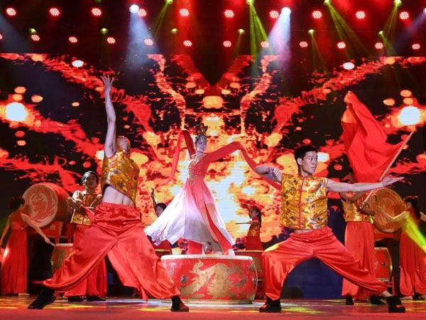 甬保初心獻(xiàn)禮華誕舞臺(tái)燈光租賃案例