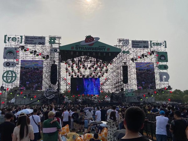 2021東臺(tái)草莓音樂節(jié)舞臺(tái)燈光租賃案例