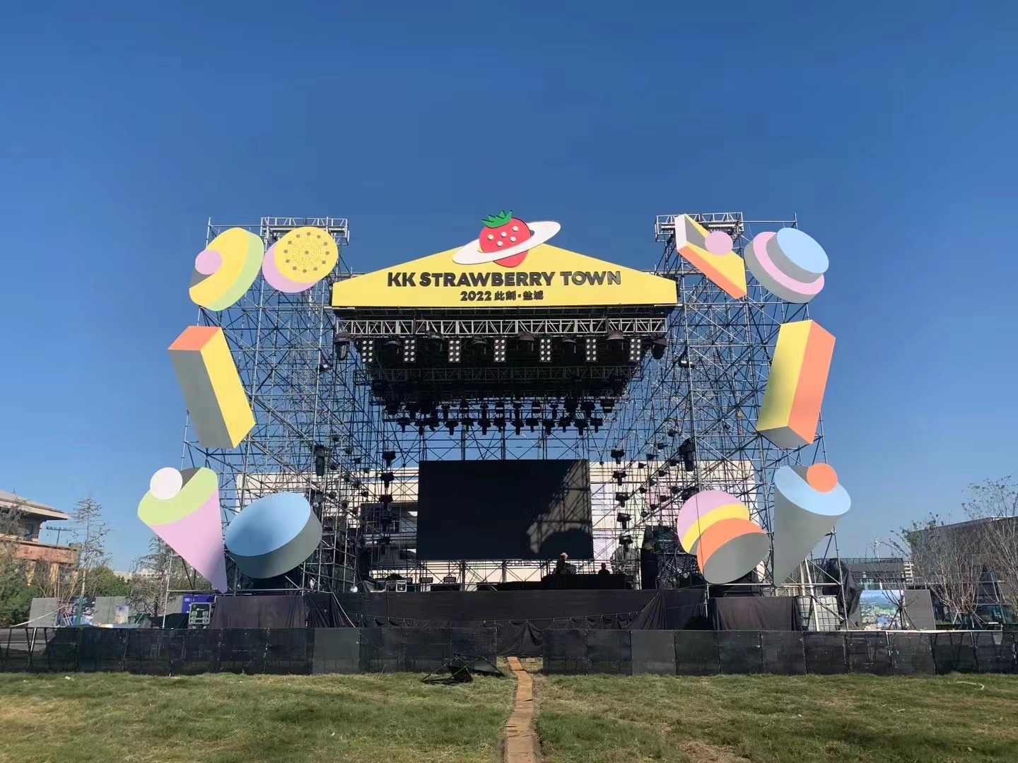 草莓TOWN專業(yè)舞臺設備租賃成功案例分享
