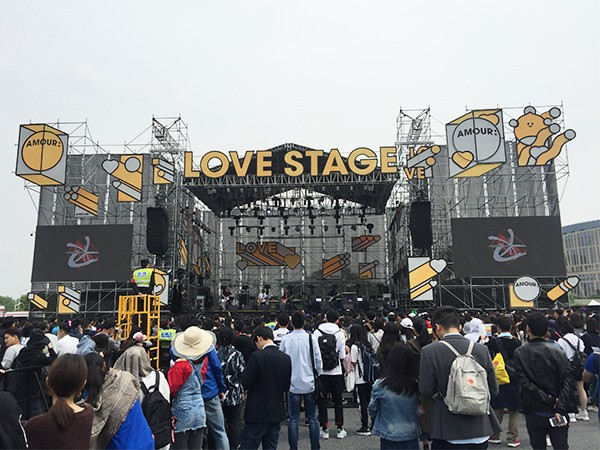 鑫禾舞美提醒您，舞臺燈光音響租賃這方面應該注意？