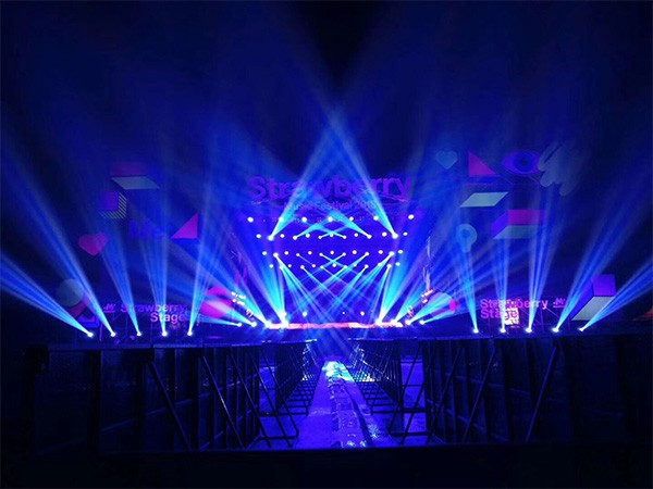 杭州濱江白馬湖會展中心草莓音樂節(jié)燈光設(shè)備租賃案例