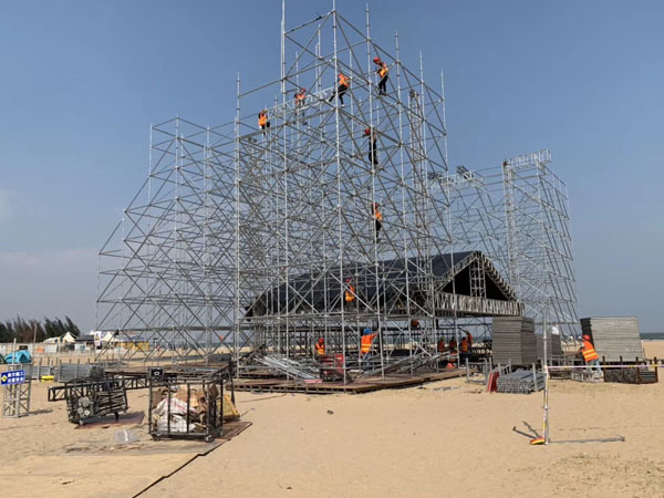 帶你參觀草莓音樂節舞臺搭建全過程