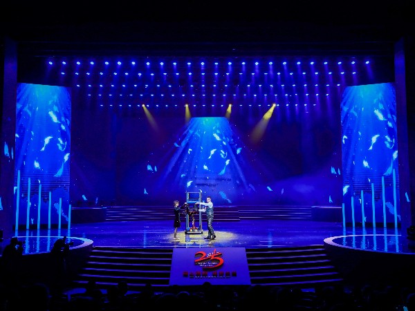 鑫禾舞美專業(yè)技術(shù)人員教你演出行業(yè)顯示屏保養(yǎng)方法