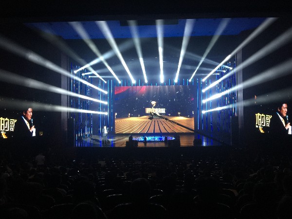 一套完整的舞臺設(shè)備租賃