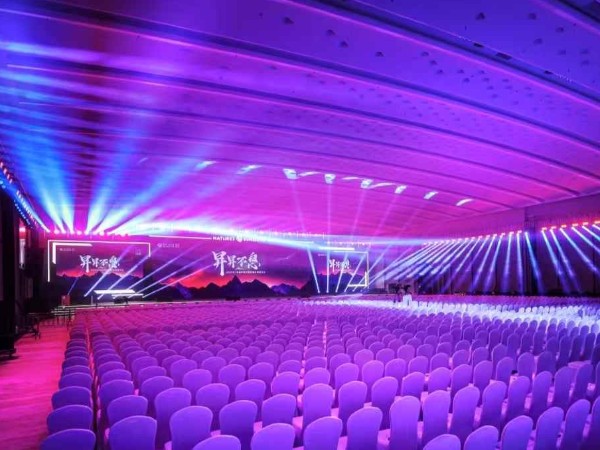 找專業(yè)舞臺燈光出租通過哪些方面找到？