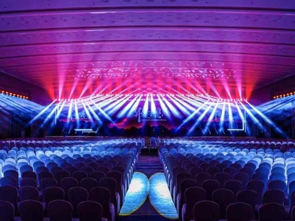 找專業(yè)舞臺燈光出租通過哪些方面找到？