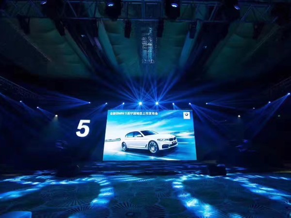 搭配合適品牌燈光租賃設備打造華麗車展舞臺