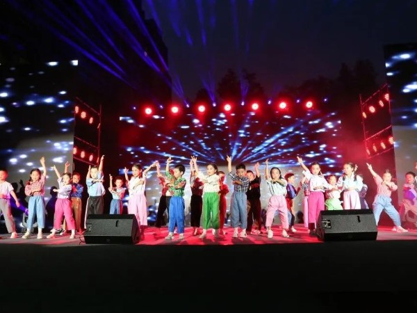 學校畢業典禮匯演寧波燈光租賃成功案例